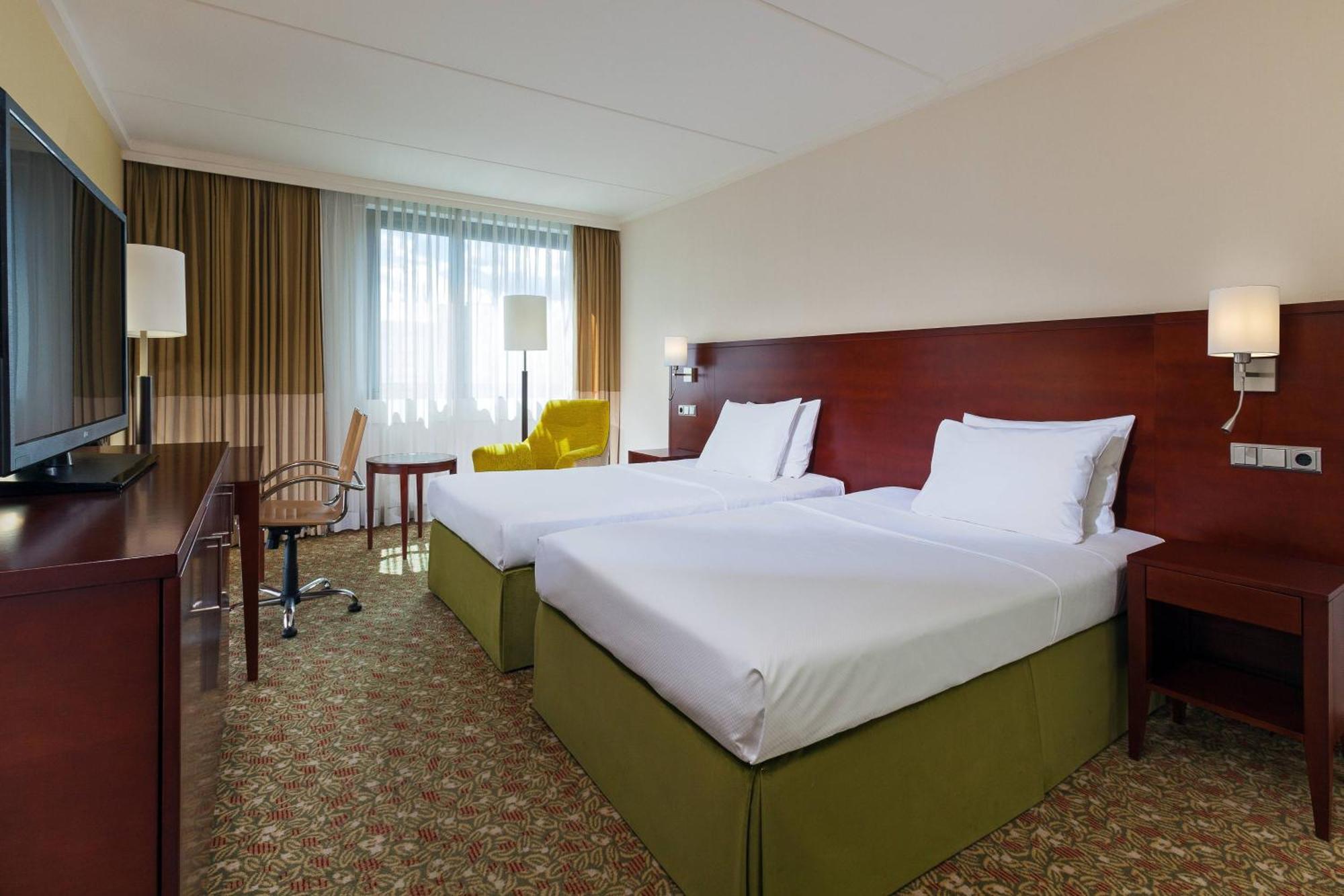 Courtyard By Marriott Seestern 4*